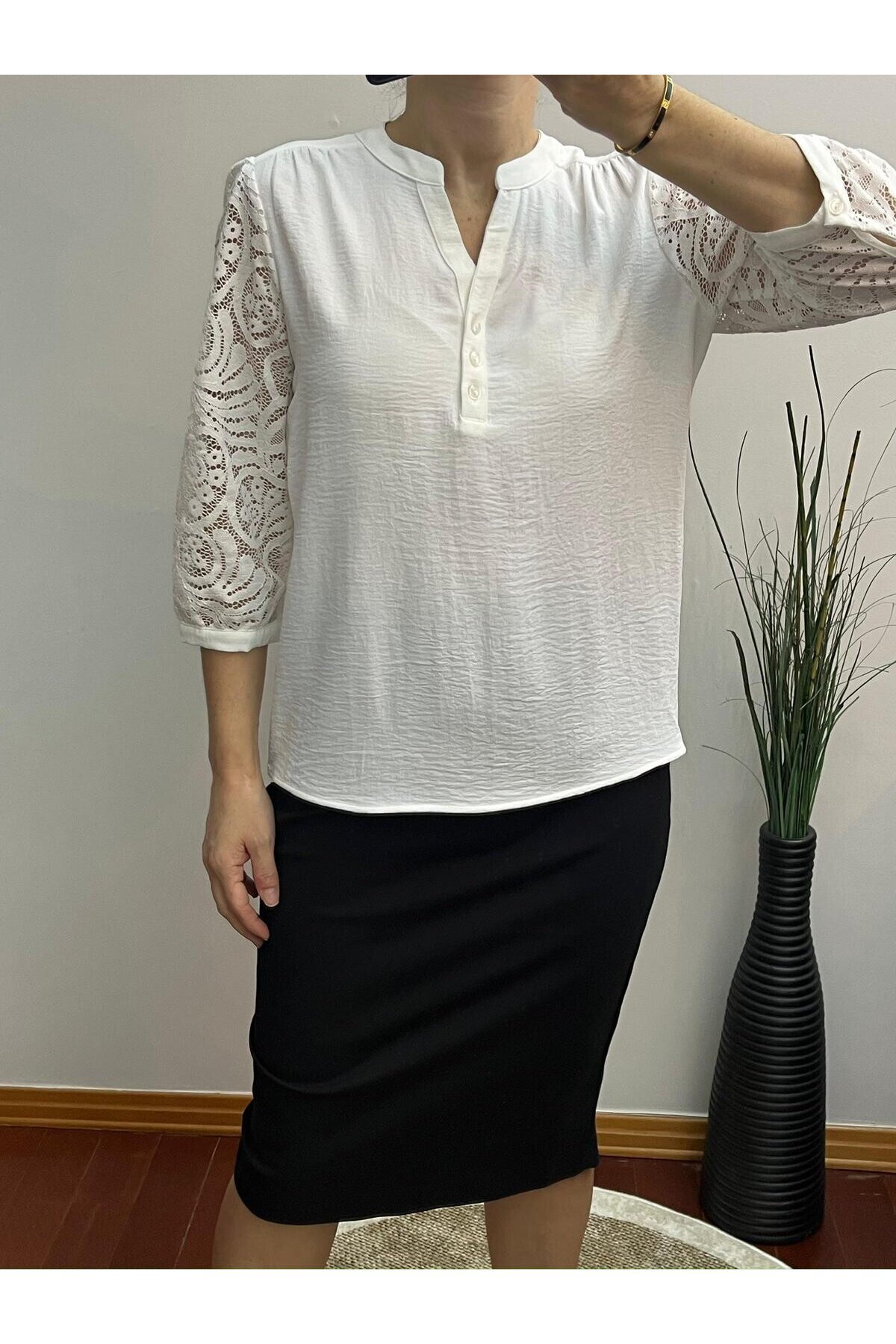 Dantel Kol Detaylı Bluz