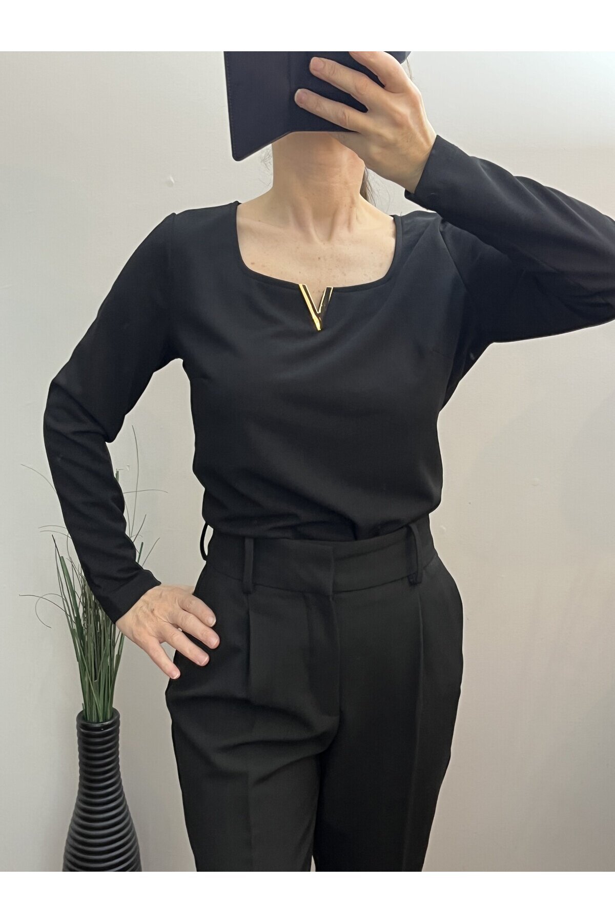 Yaka V Gold Detaylı Bluz